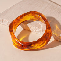 Irregular Wide-brimmed Tan Resin Bracelet