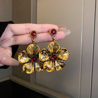 Fashionable Golden Vintage Flower Earrings