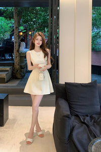 Women's Casual Slim-fit Sleeveless Waist-cinching Dress