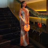 Elegant Close-fitting Dress With A Round Neck And Long Sleeves