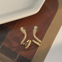 Sleek Serpentine Ear Bone Clip With A Sophisticated High-end Vibe