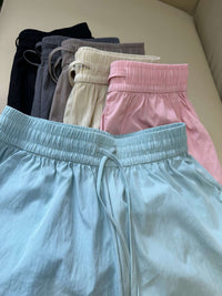 Ice-silk Quick-drying Textured Loose Casual Pleated Shorts