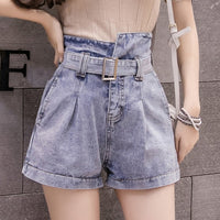 Women's Denim Shorts Are Loose And Versatile