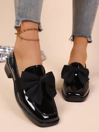 Womens Versatile Flat Leather Shoes With A Bow