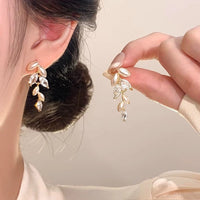 Japanese Style Minimalist Gold Flower Stud Earrings  Dainty Elegant Alloy Floral Statement Jewelry For Women Daily Wear