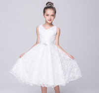 European And American Girls Show Lace Dress
