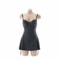 Low-cut sling was thin skirt