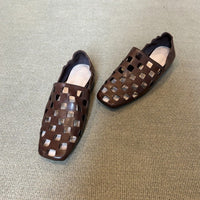 Womens Retro Flat Shoes With Hollowed-Out Pleats For A Sophisticated Look