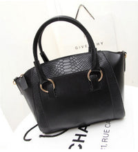 Retro trend large capacity handbag