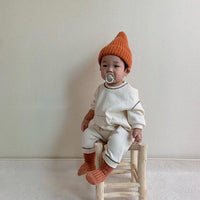 The baby's patterned crawling suit in contrasting colors
