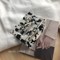 Chaifu Studio F63 INS Cold Wind Retro Temperament Cow Color Black And White Acetate Hairpin Clip