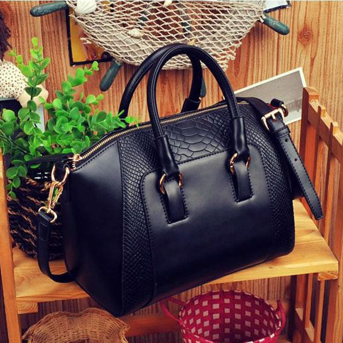 Retro trend large capacity handbag