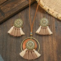 Retro Floral Earrings And Necklace Set With A Distinctive European And American Style