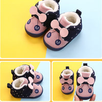 Female baby plus velvet shoes