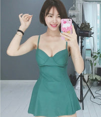 Low-cut sling was thin skirt
