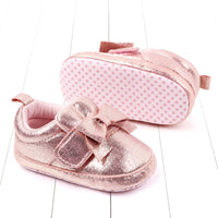 Shiny bow baby shoes