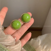 Retro Avocado-green Stud Earrings That Look Elegant And Brighten The Complexion