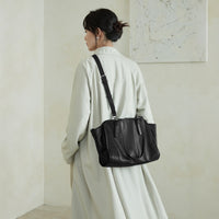 Womens Stylish Retro Large-Capacity Crossbody Bag