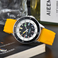 Stylish Mens Quartz Watch With A Silicone Strap