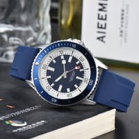 Stylish Mens Quartz Watch With A Silicone Strap