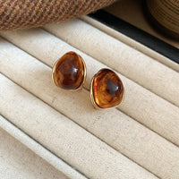 Vintage Amber Resin Gold Stud Earrings For Women, Irregular Square Resin & Gold Tone Button Earrings, 2026 Maillard Style Lightweight Fashion Jewelry