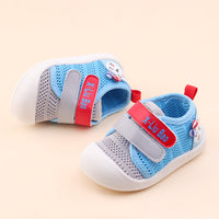 Mesh hole shoes