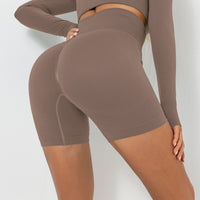 Seamless Knitted Solid Peach Hip Shorts In Europe And America