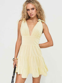 French Retro Style Yellow V-Neck Lace-Up Sleeveless Dress Holiday-Ready Skirt For Shorter Frames