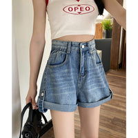 Wear Hot Pants With A High Waist To Make It Look Thin