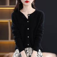 Womens Loose Plus-Size Knitted Base Sweater With A Crew Neck And A Cropped Length