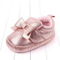 Shiny bow baby shoes