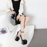 Studded High-heeled Pumps For The Runway