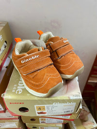 Spring And Autumn Walking Shoes With Minor Defects