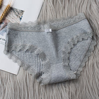 Breathable mid-rise girls briefs