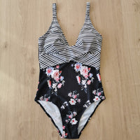 Sexy bikini with tight print suspenders