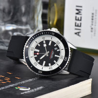 Stylish Mens Quartz Watch With A Silicone Strap
