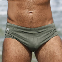Simple Solid Color Low Waist Quick Drying Men's Swimming Trunks