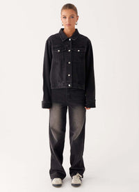 Casual Denim Jacket With A Turn-Down Collar And Long Sleeves