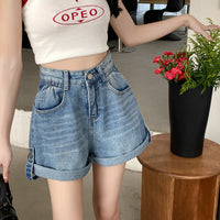Wear Hot Pants With A High Waist To Make It Look Thin