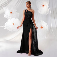 Sophisticated Fishtail Gown With An Elegant Banquet Vibe