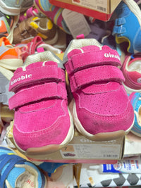 Spring And Autumn Walking Shoes With Minor Defects