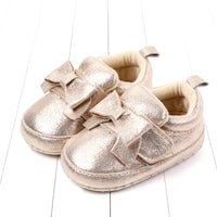 Shiny bow baby shoes