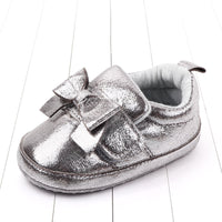 Shiny bow baby shoes