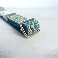 Golden leaf dog collar