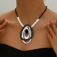 Retro Geometric Circular Cross-Panel Necklace