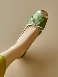 Soft-soled Large-size Ballet Flats With A Bow