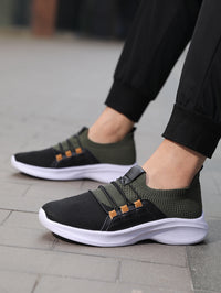 Mesh Surface Student Travel Shoes Flyknit Comfortable Lightweight Soft Sole