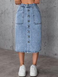 A Highly Stretchy, Mid-length Denim Skirt Perfectly Flatters Your
