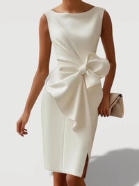 Mid-length Fitted Dress With A Cinched Waist And Bow Detail