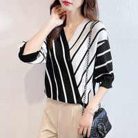 High-quality V-neck Knit Top Thats Loose-fitting And Slimming
